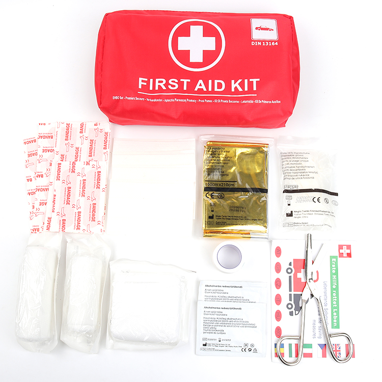 Trousse de premiers secours pour voiture selon la norme actuelle 2025 avec lingettes d